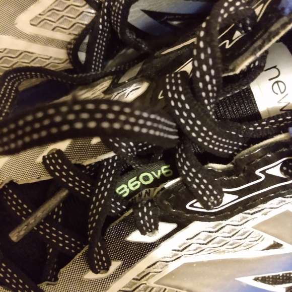 Men's size 11 New Balance athletic shoes - Picture 8 of 8